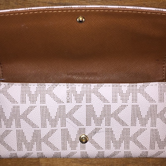 Michael Kors Wallet - Picture 3 of 4